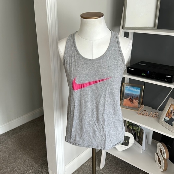 Nike Slim Fit Women's Tank Top - Picture 1 of 4